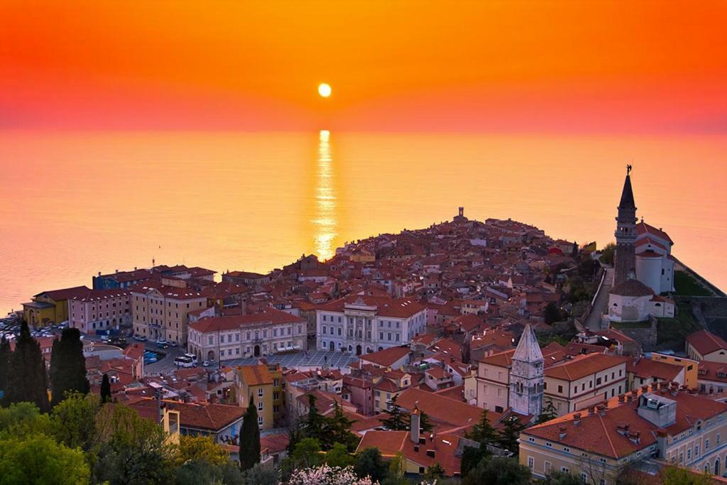 Апартаменти Amazing View Pirano Екстер'єр фото
